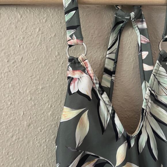 Minkpink Tropical one Piece - Picture 12 of 16